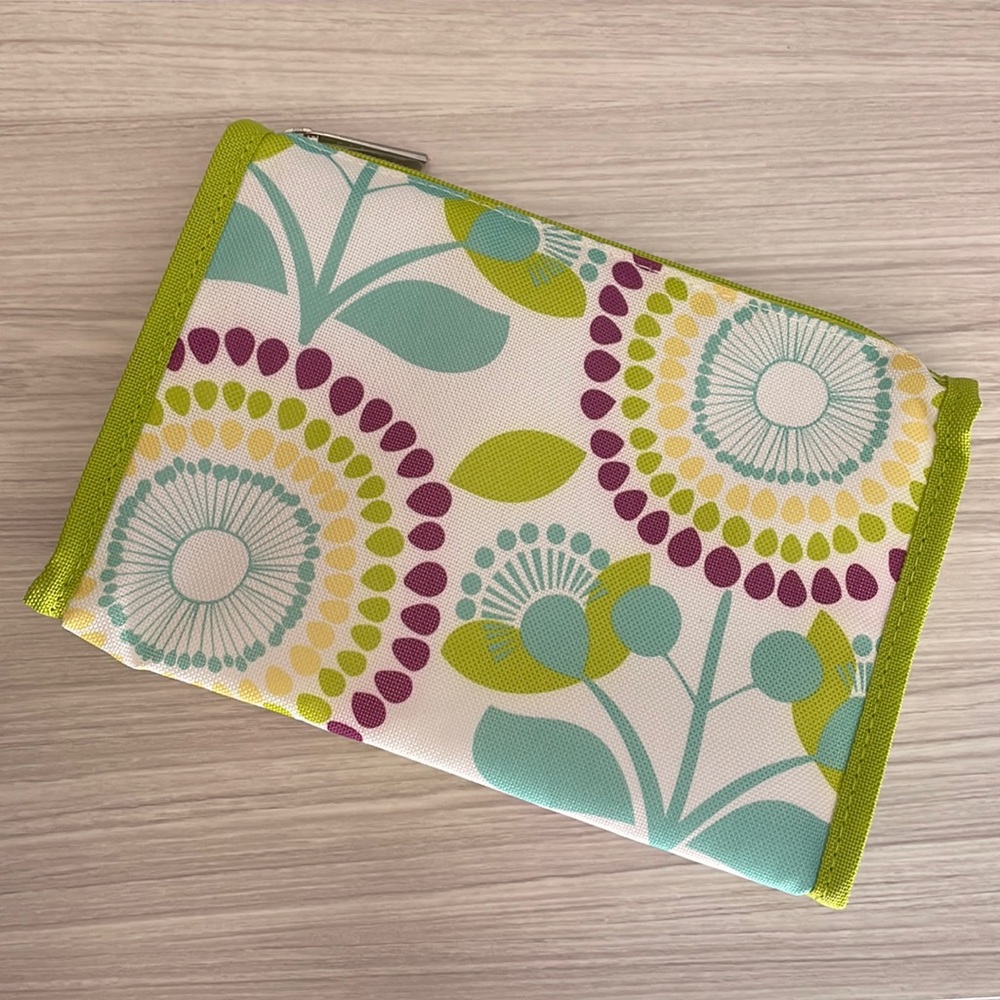 💄👛 2/$15 or 3/$20 Clinique Cosmetic Bag (NWOT)